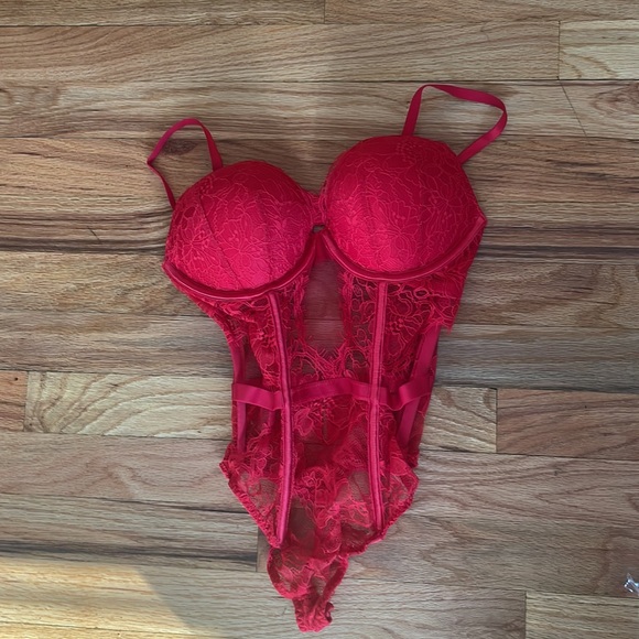 Victoria Secret - Picture 4 of 8